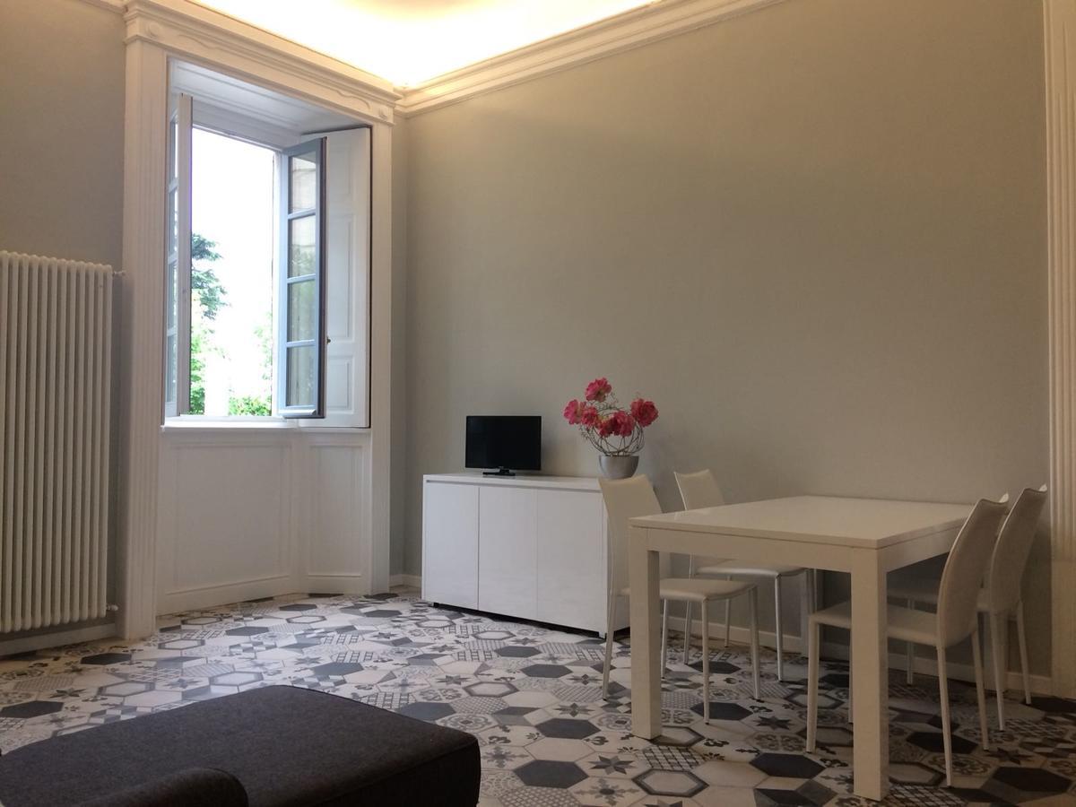 Vila Garibaldi 1 Angera Exteriér fotografie